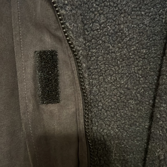 Black lined coat with faux fur collar - Picture 5 of 7